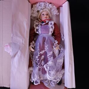 Treasury Collection Paradise Galleries Christmas Mrs Clause 18" Porcelain Doll